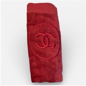 Bundle Chanel Beaute Vibrant Red Face Towel and shopping bag! New